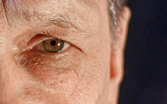 Имплантация сетчатки вернула зрение слепым — медики представили новую разработку