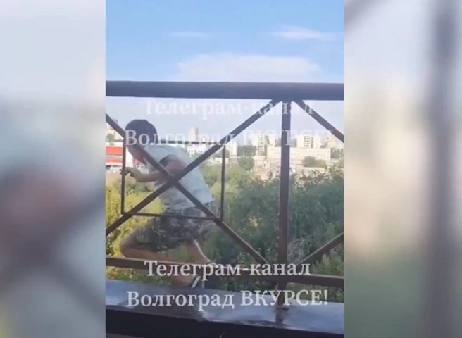 В Волгограде школьник выпрыгнул с третьего этажа, чтобы впечатлить друзей | ya62.ru