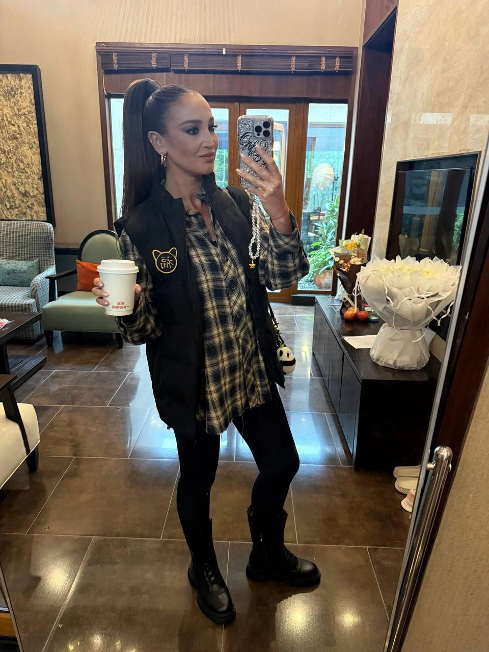 По словам ведущей, они снимают шоу уже третий день | Источник: Бузова / T.me