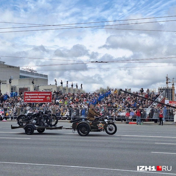 В параде военной техники принимали участие электромотоциклы моделей времен ВОВ | Источник: Юлия Дёмина / IZH1.RU