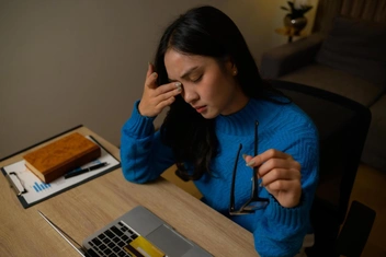 «Бывший перестал платить кредит, который оформил на мое имя, а выплаты буквально загнали в нищету»