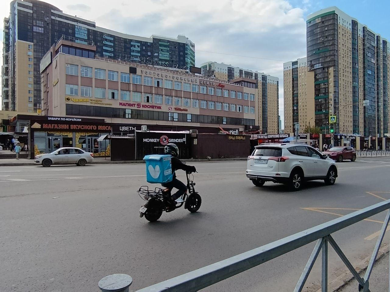 Под мини-рынком на Островского опять изымают землю — теперь для дороги. Разбираемся, что же там в итоге будет
