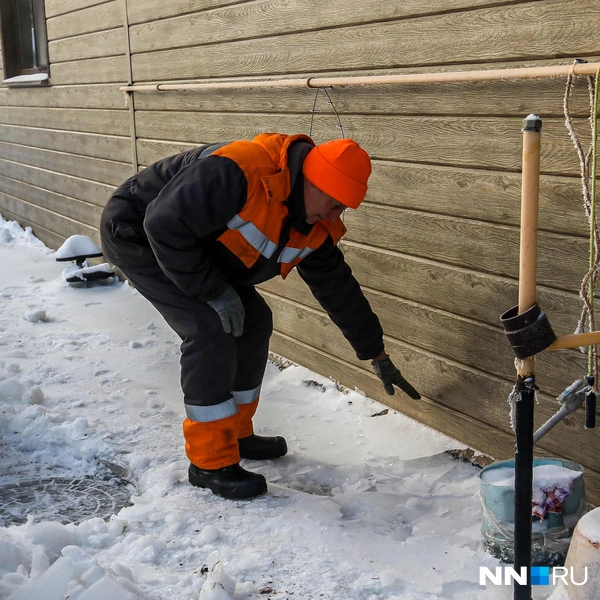 Нижегородец показал, как высоко поднялась вода во время потопа | Источник: Наталья Бурухина / NN.RU