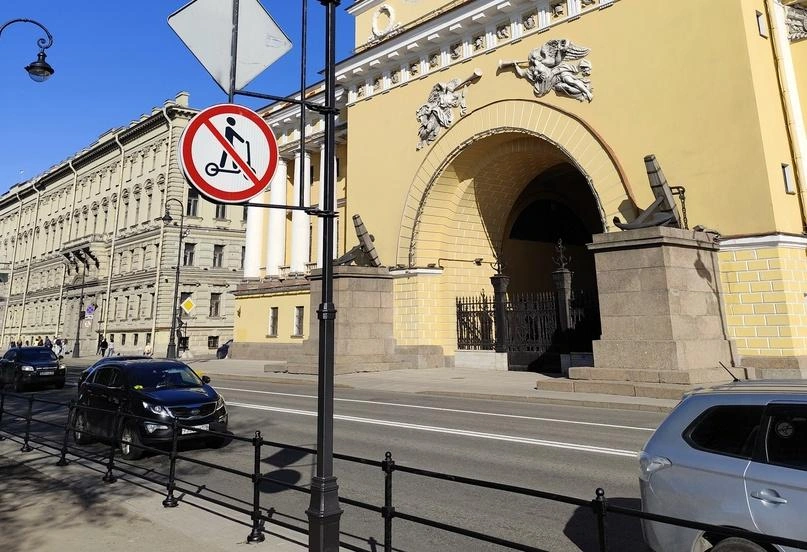 На самокате можно ездить не везде | Источник: Аркадий Каюгин