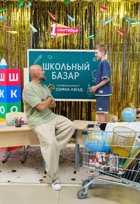 — Папа! Там, смотри, там Черемша! Тихо, не спеша, не дыша, ни шиша, четыре карандаша.— Это типа кролик? Или что это такое? Лучше наверх посмотри, там есть «сикс‑севен».— Это Черемша, пап, — смеясь и двигая руками вверх‑вниз, сказал Миша. | Источник: «Сима-Ленд»