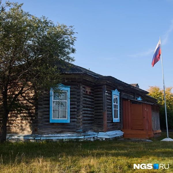 Ни куполов, ни крестов от старой церкви не осталось. Но апсида (полукруглая выступающая часть постройки) не дает нам ошибиться | Источник: Александр Ощепков / NGS.ru