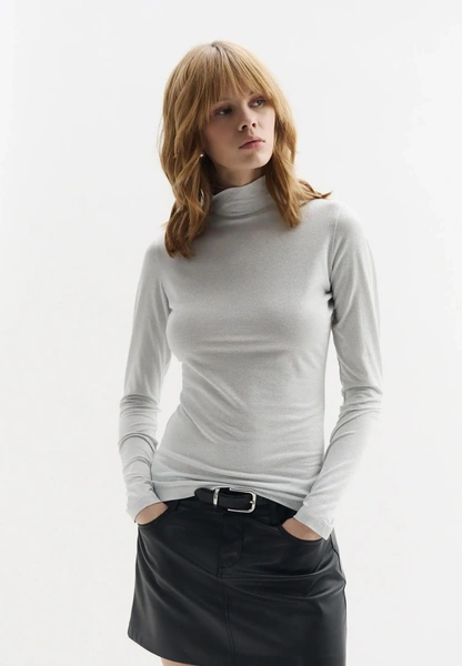 База на всю зиму: лучшие свитера, водолазки, брюки и джинсы