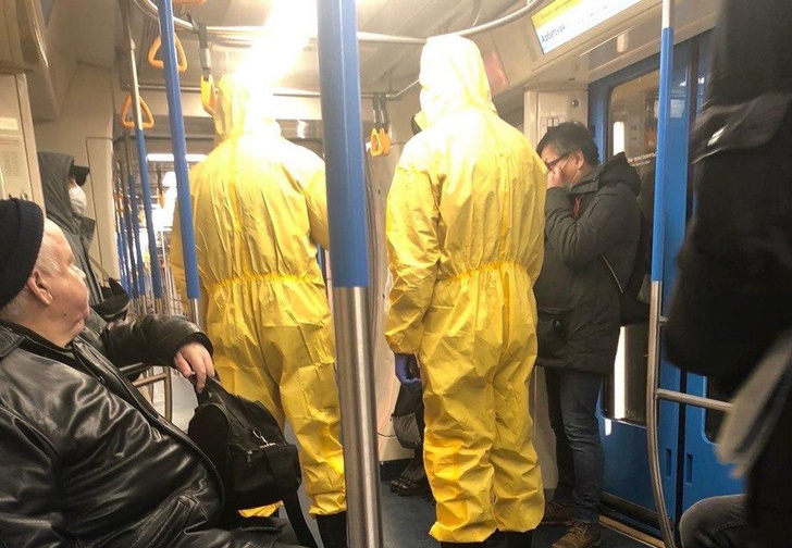 «Были в защитных масках и кашляли». Пранкеры устроили в московском метро розыгрыш по мотивам коронавируса