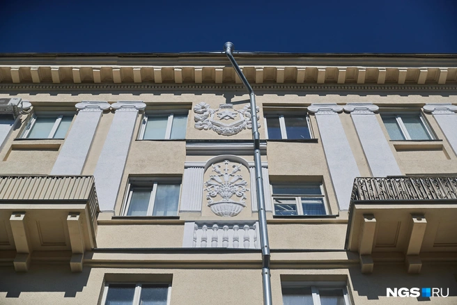 Жительницу дома на Богдана Хмельницкого, 33 не устроило качество капремонта | Источник: Александр Ощепков / NGS.RU