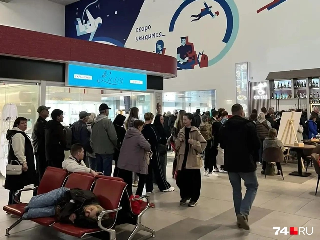 Из-за ограничений на полеты в Челябинске застряли сотни пассажиров | Источник: читатель 74.RU
