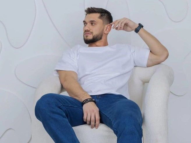 Максим Дица теперь не только блогер, но и музыкант | Источник: maksforbs / instagram.com*