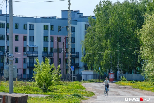 Новые дома виднеются издалека | Источник: Булат Салихов / UFA1.RU