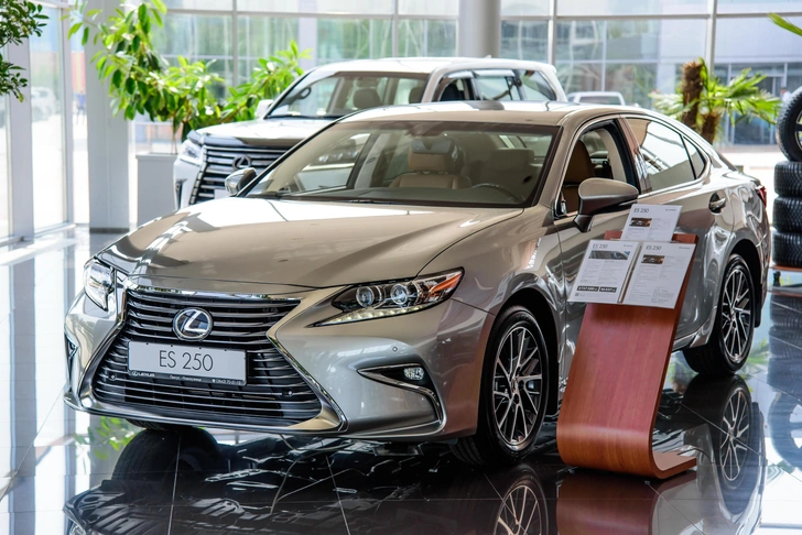 Lexus ES 250 | Источник: Shutterstock/Fotodom.ru