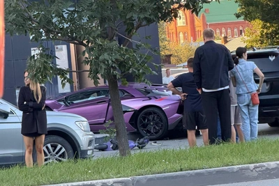 Lamborghini врезалась в дом в Екатеринбурге: видео