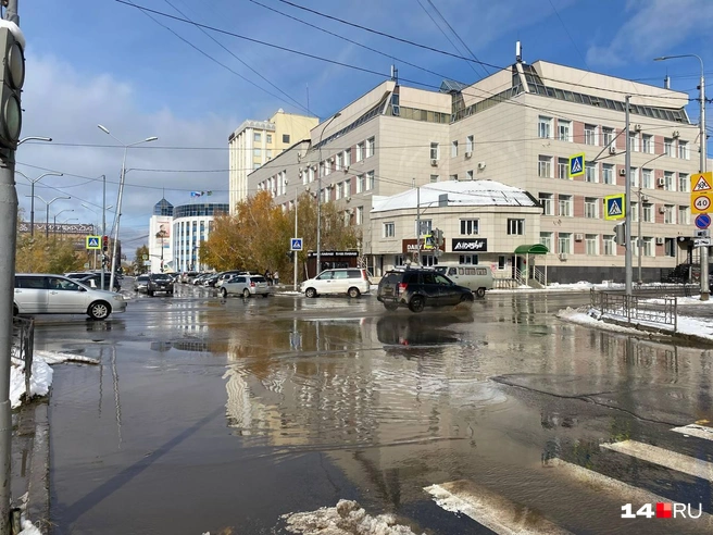 На перекрестке Аммосова — Ярославского снова «Маленькая Венеция» | Источник: Надежда Ефимова / 14.RU