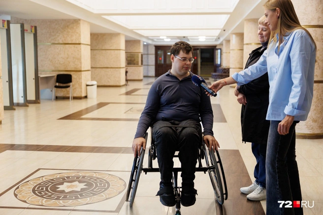 «У меня изначально была цель не то чтобы он танцевал. А чтобы он стал самостоятельным, научился чувствовать свое тело», — вспоминает мама Максима | Источник: Ирина Шарова / 72.RU