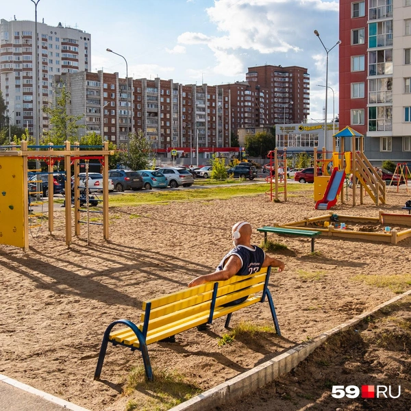 Площадки для детей есть во всех дворах | Источник: Тимофей Калмаков / 59.RU