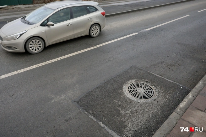 Если вам скучно, по пути на работу или учебу можно считать, сколько на новой дороге заплаток | Источник: Наталья Лапцевич