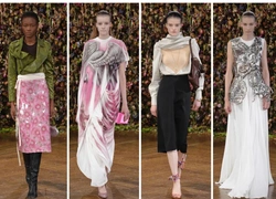 Maison Margiela, весна-лето 2027: платья из бабушкиной клеенки, топы из раздавленных тарелок — Гленн Мартенс выносит на подиум сервант с кухни