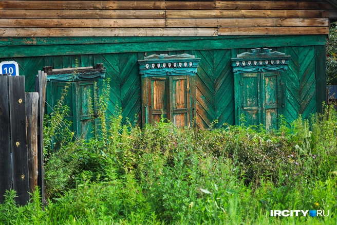 Некоторые дома заброшены, но их, кажется, не много | Источник: Ксения Филимонова / «ИрСити»