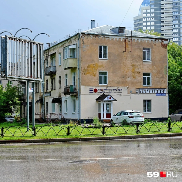 Дом внутри дорожного кольца | Источник: Ирина Тропина / 59.RU