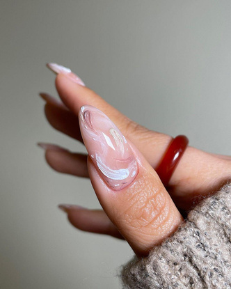 Белый, персиковый, нюд: идея нежного и милого маникюра на длинные ногти