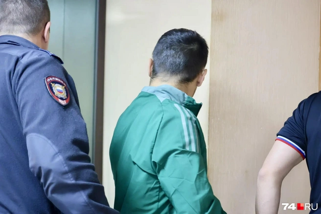 Из зала суда он отправится в изолятор | Источник: Михаил Шилкин
