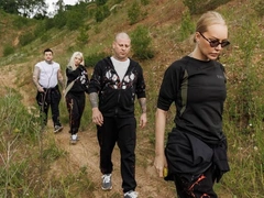 Первая серия шоу «Звезды под капельницей»: Волочкова рыдала, Джигурда ушел в запой