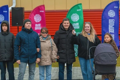 Артюхов вручил ключи жителям Лабытнанги