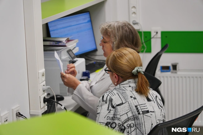 В поликлинике сотни сотрудников  | Источник: Антон Дигаев / NGS.RU