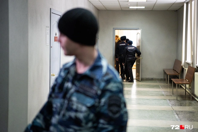 Устраиваясь в силовые структуры, нужно быть готовым к ненормированному графику, забыть об отдыхе в праздники и выходные | Источник: Максим Воробьев / Городские медиа