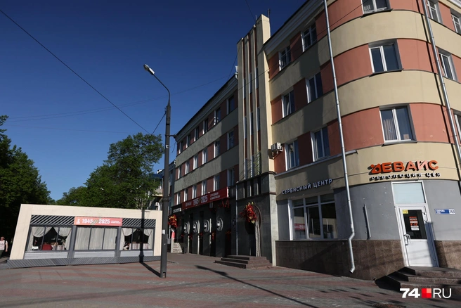 Вывеску сервисному центру «Девайс» оставили, а «Журавлину» прикрыли | Источник: Наталья Лапцевич