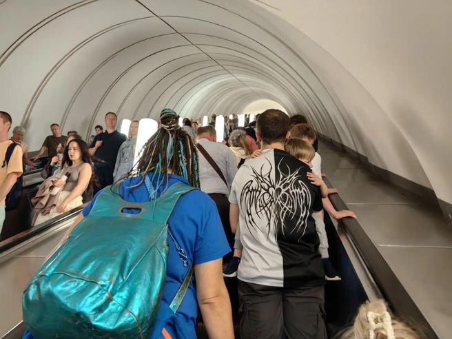 Станция справляется с наплывом пассажиров, но внутри стало теснее | Источник: Дмитрий Бондарев / MSK1.RU