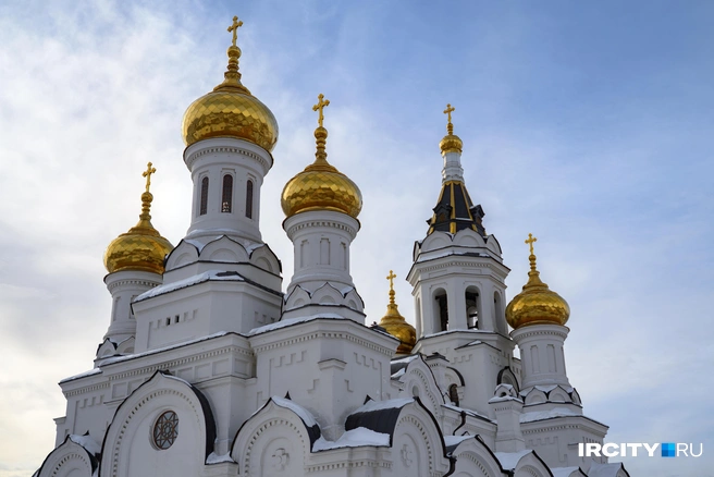 Когда мы уезжали, распогодилось, снежная пелена растаяла и солнце покатилось по стенам храма | Источник: Арсений Чекмарев / «ИрСити»
