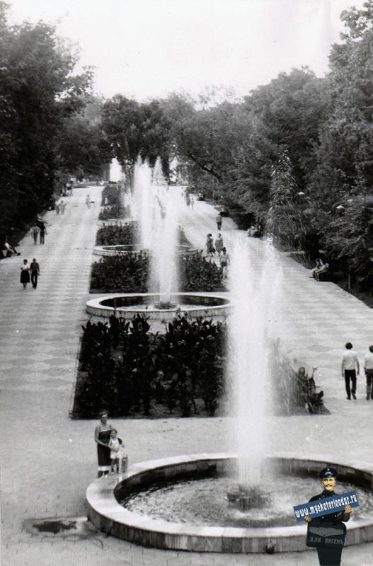 Аллея фонтанов (западная), уже 1984 год  | Источник: myekaterinodar.ru