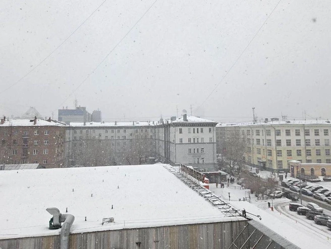Температура в центральной части Новосибирска держится на отметке 0 градусов | Источник: Елизавета Шаталова / NGS.RU
