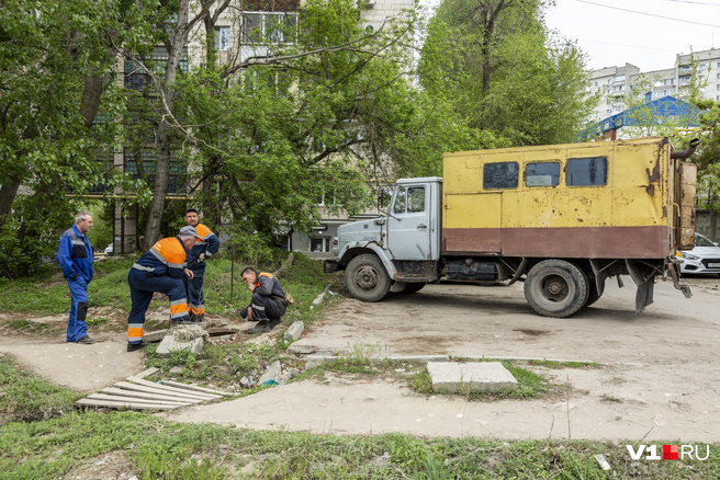 В Волгограде вновь перекопали и перекрыли улицу Пархоменко