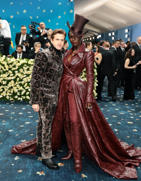 Дэниел Ли и Джоди Тернер-Смит на Met Gala 2025 | Источник: Getty Images