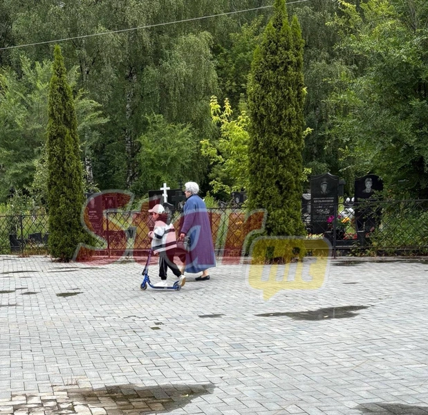 Сын Паши Техника приехал почтить память отца