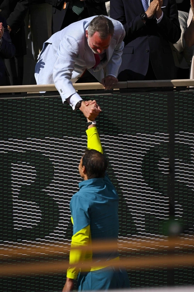 Король Филипп и Рафаэль Надаль на матче French Open, 2022 | Источник: Panoramic by PsnewZ