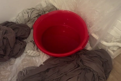 Жители Петербурга страдают от протечек с крыш после резкого потепления