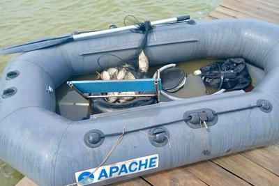 Рыбак погиб на озере в Курганской области из-за сильного ветра