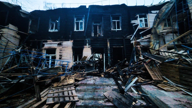 Показываем, что осталось от усадьбы после пожара: первые кадры изнутри | Источник: Андрей Дворников / «Забытые Моряки» / Vk.ru