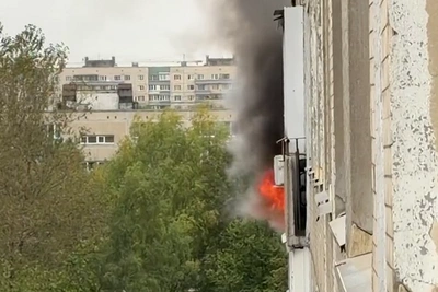Пожар на проспекте Большевиков: пострадала женщина