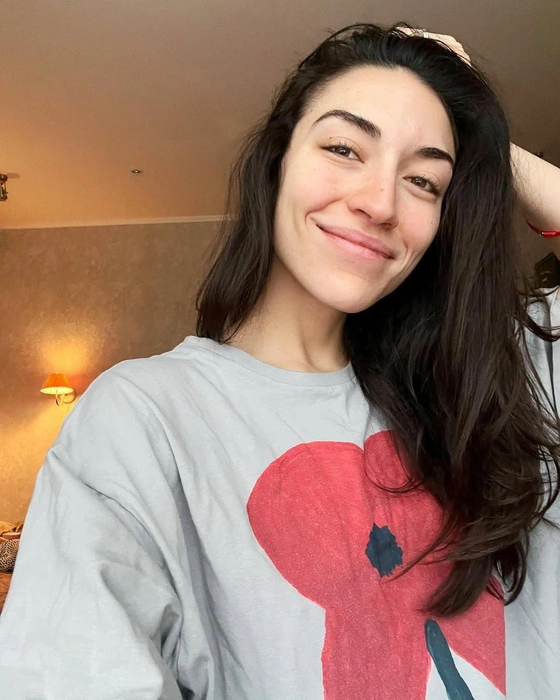 Дочь режиссера не стесняется выкладывать фото без макияжа | Источник: asha_musica / Instagram (экстремистская организация, деятельность запрещена на территории РФ)