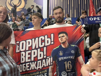 О бывших игроках болельщики не забывают | Источник: Николай Сальников / 56.RU