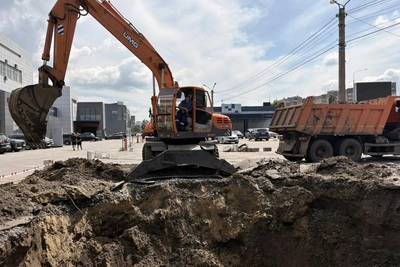 Новая авария в Воронеже: три провала на канализационном коллекторе