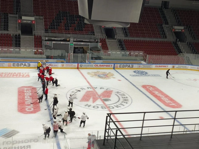 Игроки, которые смогут принять участие в матчах ЮХЛ в предстоящем сезоне, получат шанс попасть и в состав «Кузнецких Медведей» | Источник: sport-42.ru