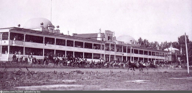 Трибуна Нижегородского ярмарочного ипподрома близ села Гордеевки, 1900–1905 | Источник: И. И. Иванов / Рastvu.com
