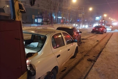Tram Crashes into Three Cars on Krasnoyarsk's Right Bank
